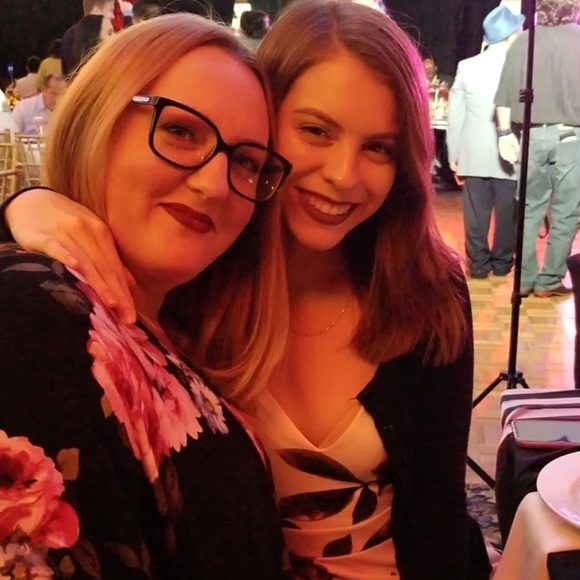 Meet the Posher - Picture 2 of 6